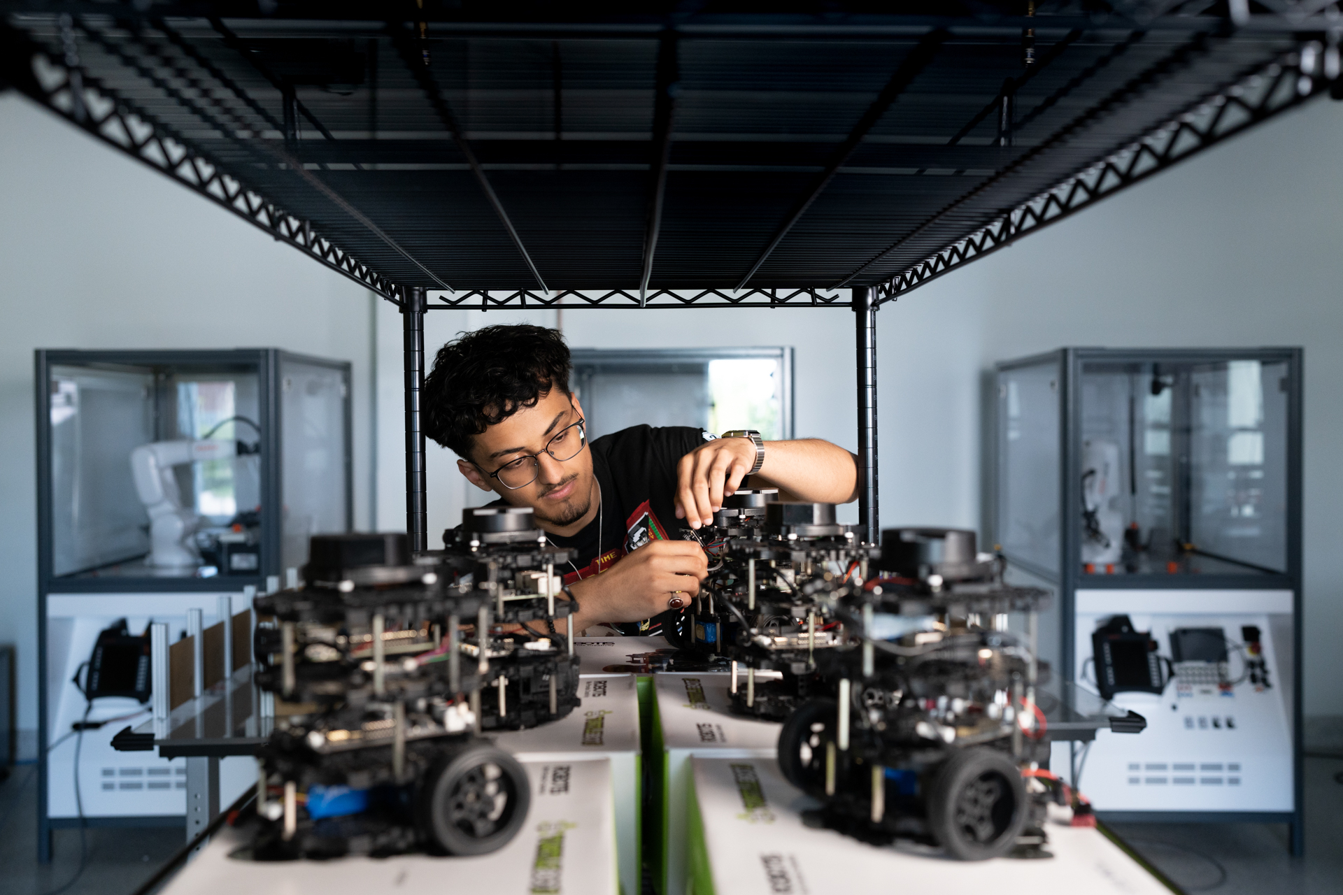 Student creating a robotic in the Robotics Lab in Ontario Tech SIRC. 