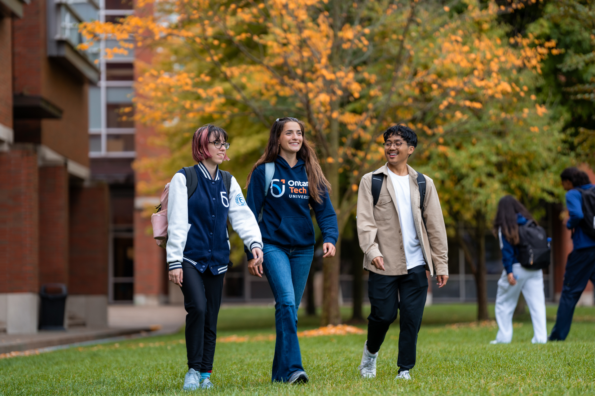A group of students walking in the courtyard on campus.